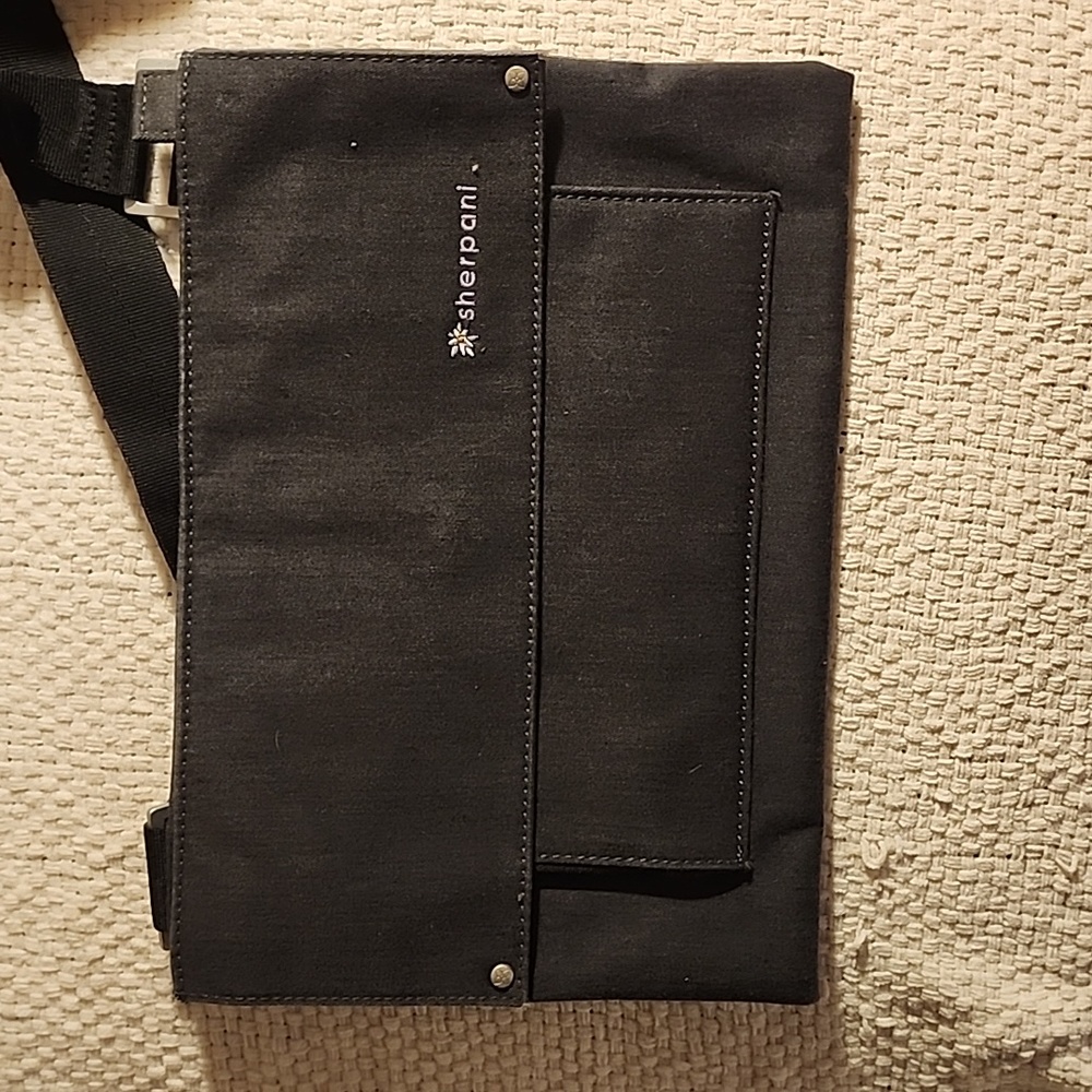 Sherpani Chelsea shoulder bag